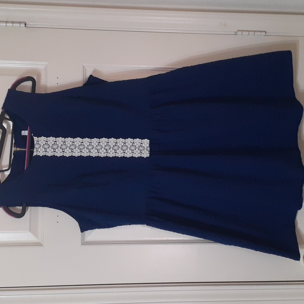 🌻5 for $20 Navy blue raised dot dress